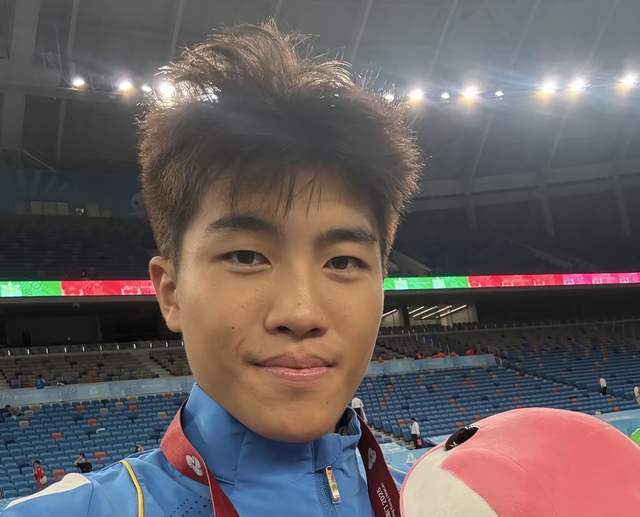 乐鱼体育登录入口-首发贡献2抢断，大连新星U19国足亮眼 可接班毕津浩 中轴线成型
